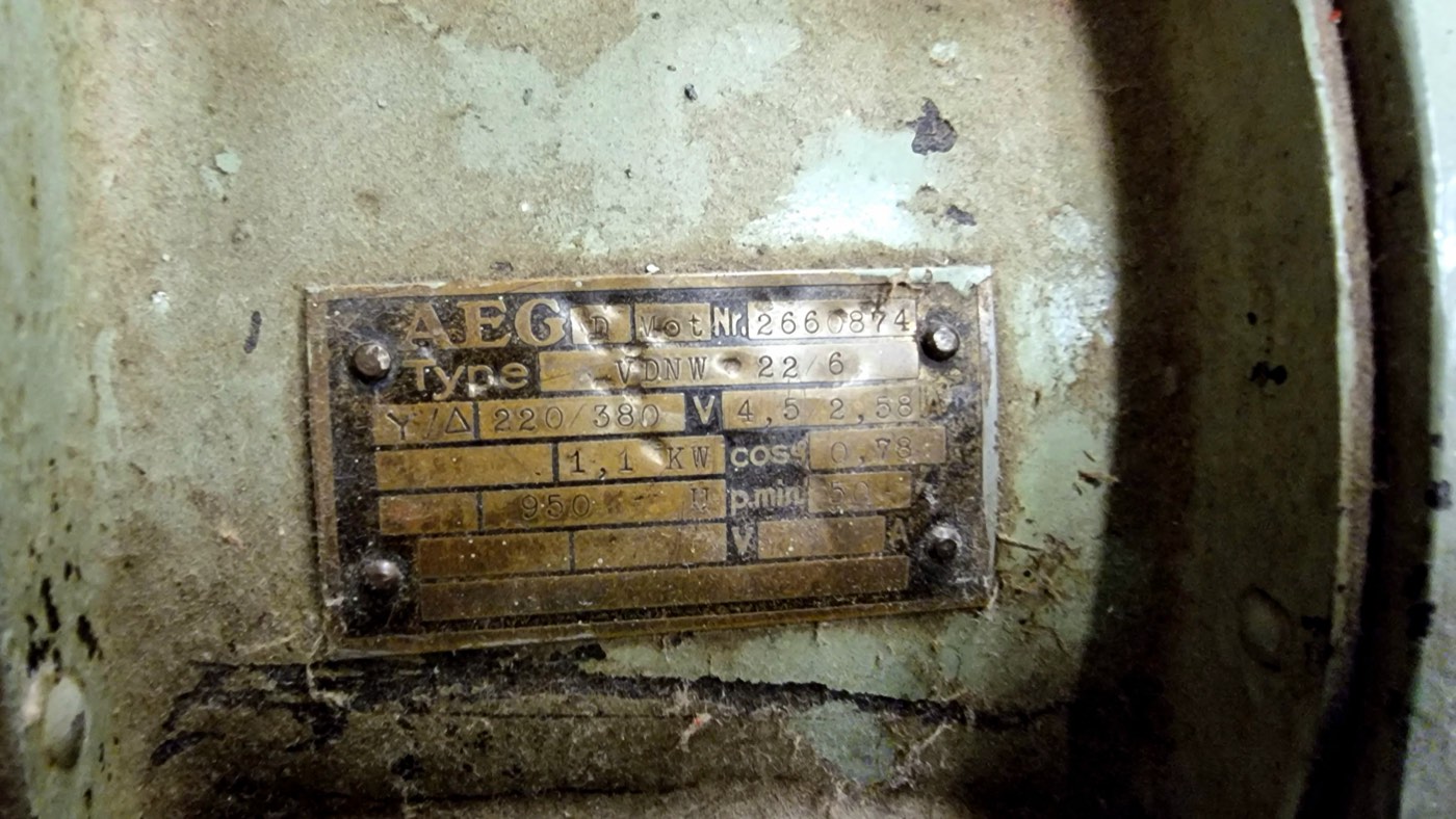 Vintage AEG — a 1960s plate, still fully legible.